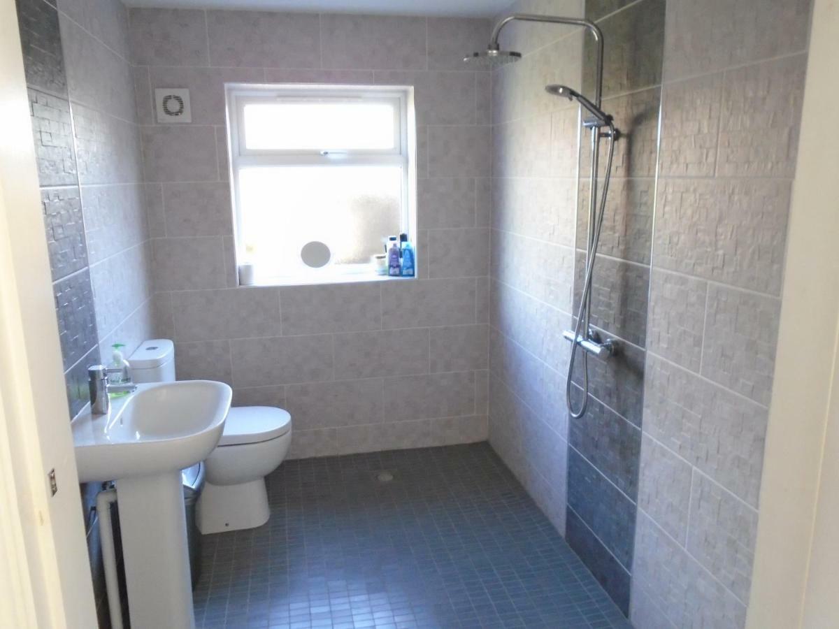 Tea In Liverpool - Private - Quiet - Ground Floor - En-Suite - Walk-In-Shower Экстерьер фото