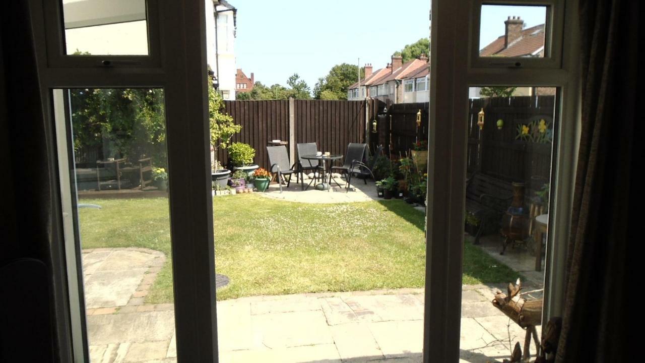 Tea In Liverpool - Private - Quiet - Ground Floor - En-Suite - Walk-In-Shower Экстерьер фото